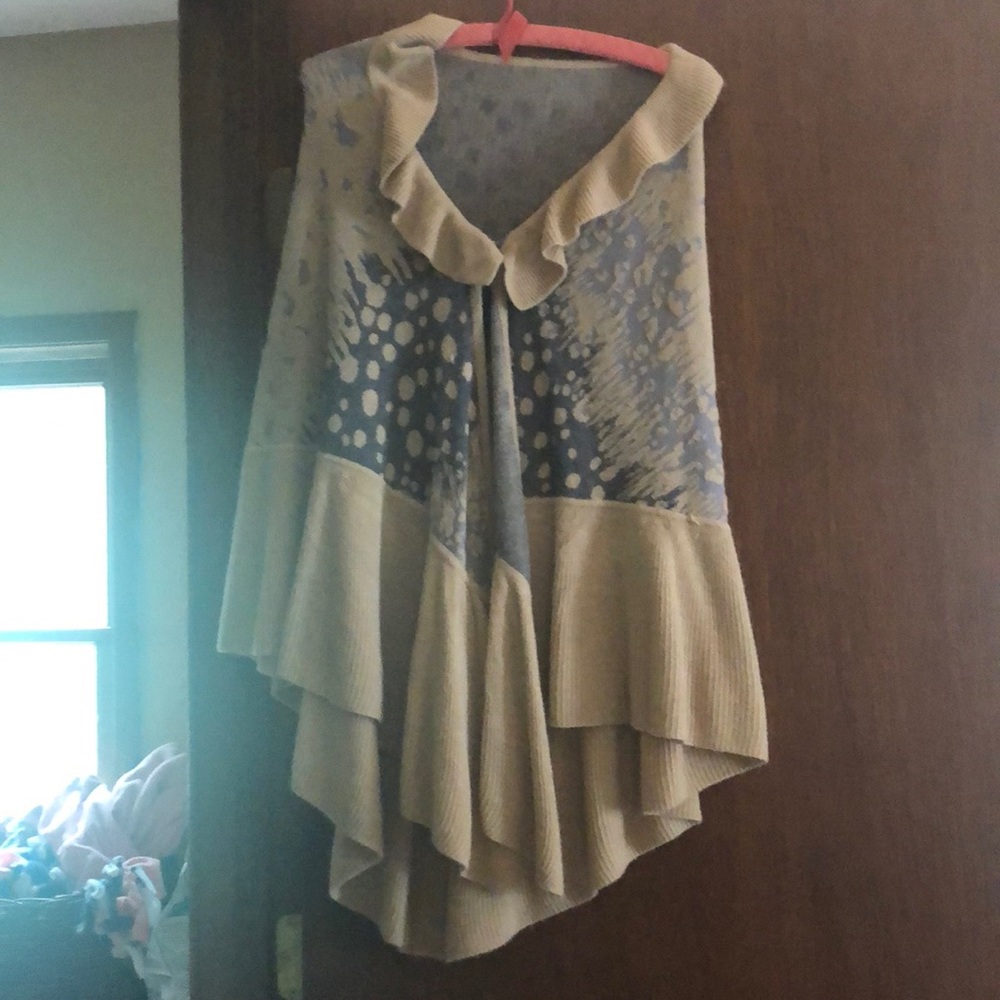 Boutique poncho